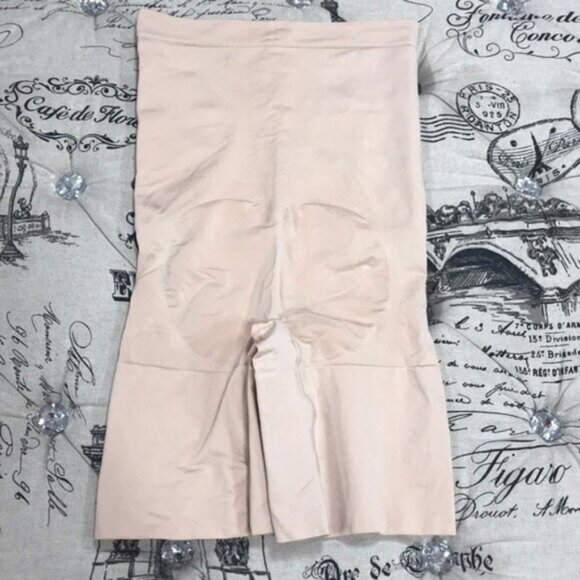 Spanx Shapewear OnCore High-Waist Short - Picture 9 of 9